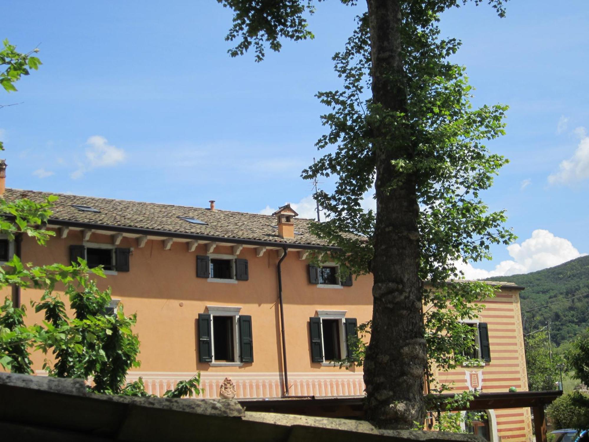 Albergo Al Platano Caprino Veronese Exterior foto