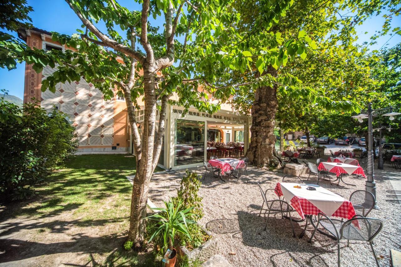 Albergo Al Platano Caprino Veronese Exterior foto