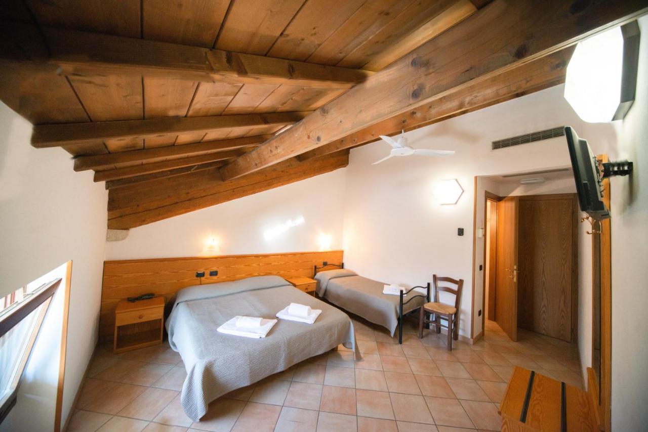 Albergo Al Platano Caprino Veronese Exterior foto