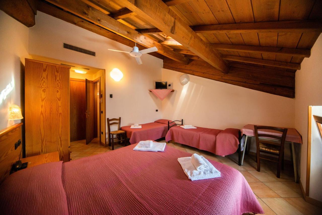 Albergo Al Platano Caprino Veronese Exterior foto