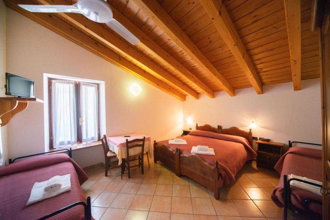 Albergo Al Platano Caprino Veronese Exterior foto