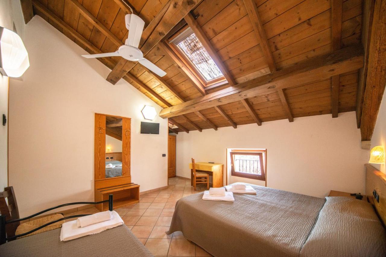 Albergo Al Platano Caprino Veronese Exterior foto