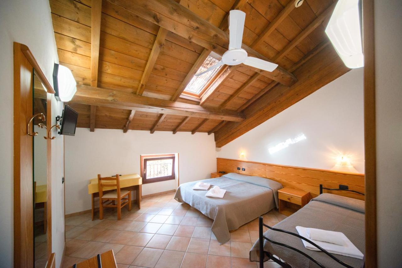 Albergo Al Platano Caprino Veronese Exterior foto